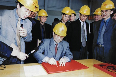2002年4月3日，時任浙江省省長柴松岳視察景興工業(yè)園